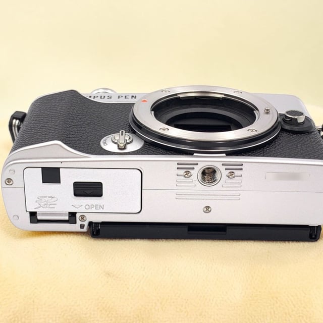 OLYMPUS PEN E-P7 ボディ "シルバー"