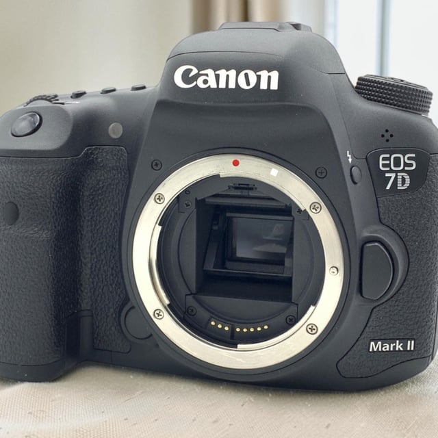 EOS 7D Mark II ボディ