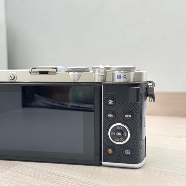 OLYMPUS PEN E-P7 ボディ