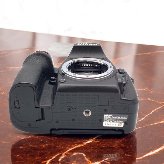 D7500 ボディ