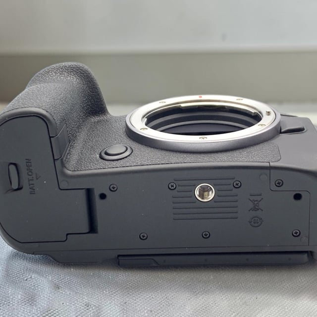 EOS R6 Mark III ボディ
