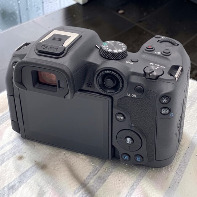 EOS R7 ボディ