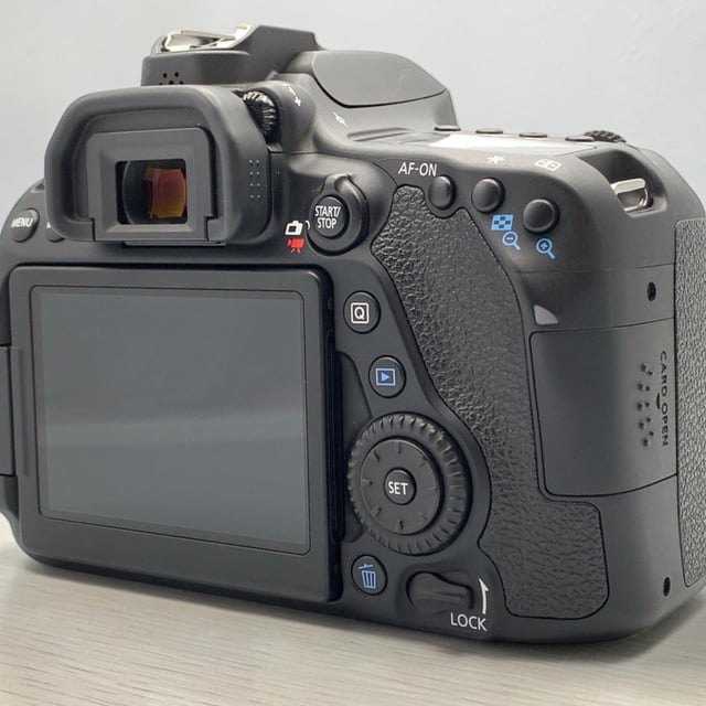 EOS 80D ボディ