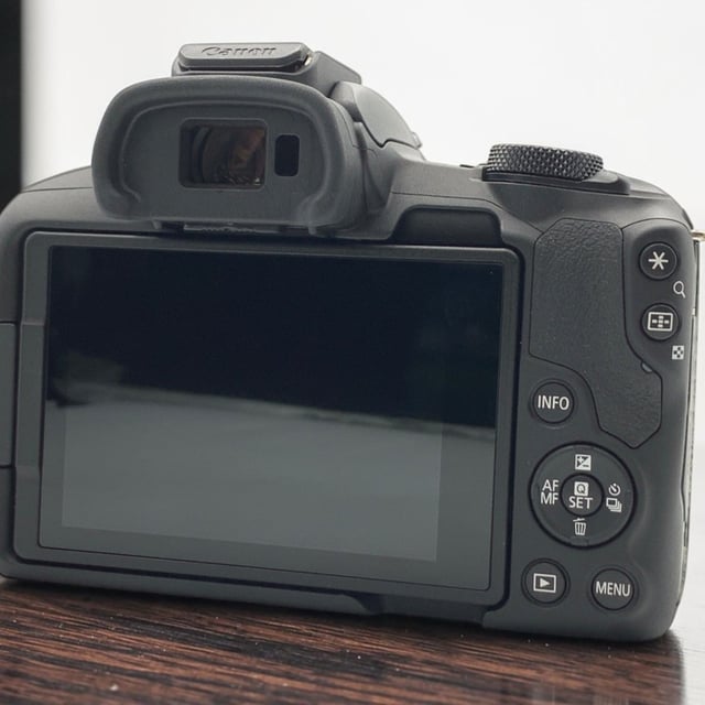 EOS R50 ボディ "ブラック"