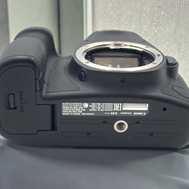 EOS 6D Mark II ボディ