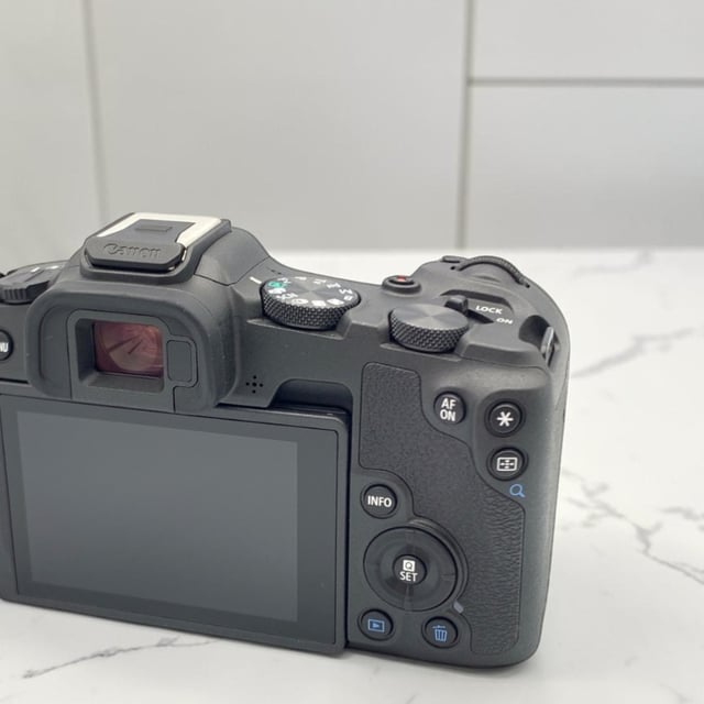 EOS R8 ボディ