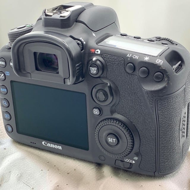 EOS 7D Mark II ボディ