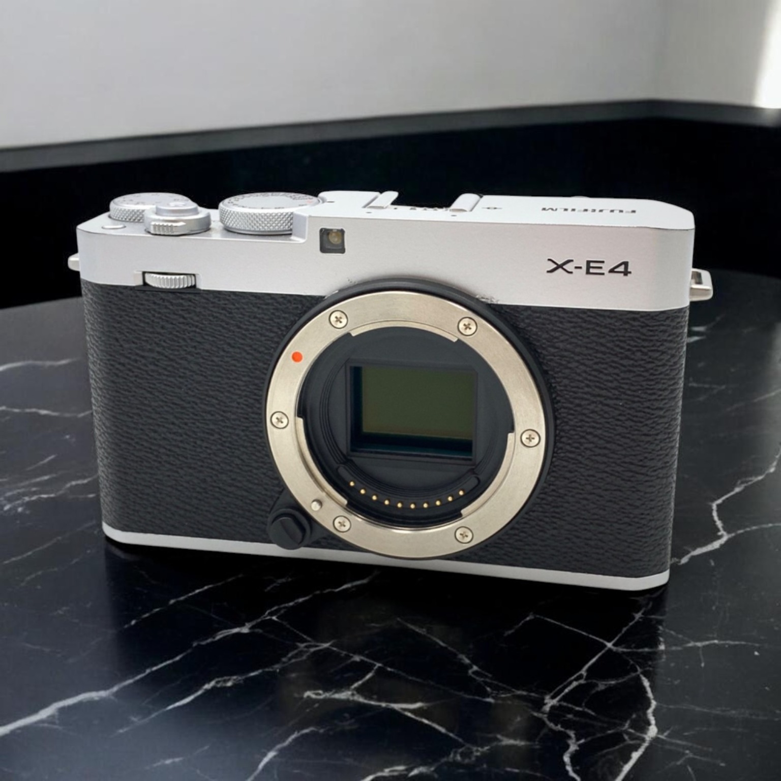 富士フイルム X-E4 ボディ 