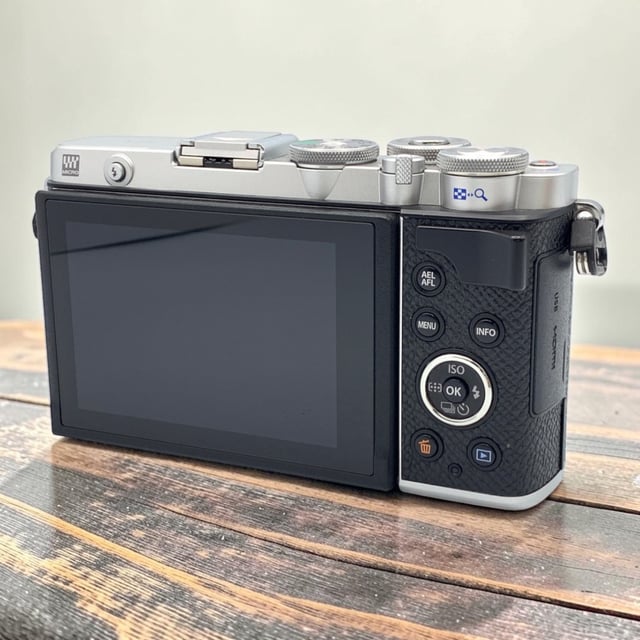 OLYMPUS PEN E-P7 ボディ "シルバー"
