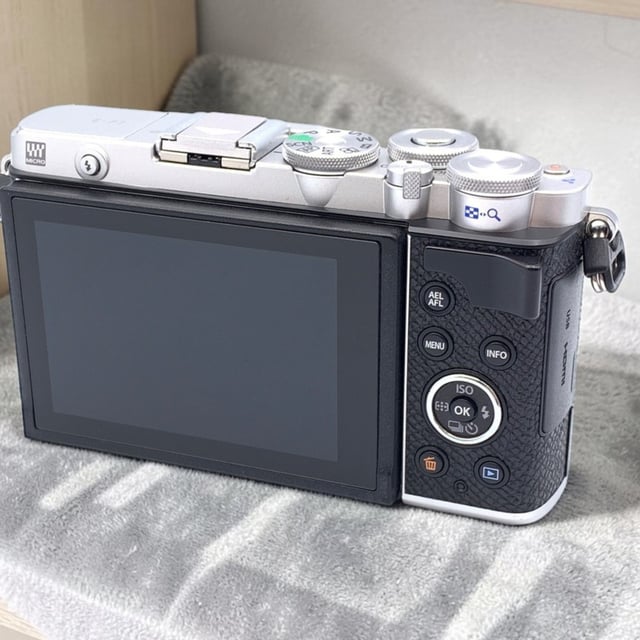 OLYMPUS PEN E-P7 ボディ "シルバー"