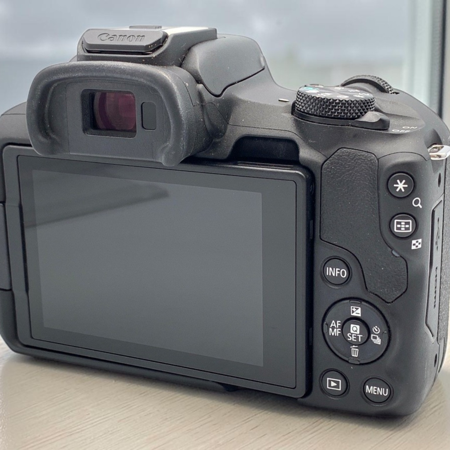 Canon EOS R50 ボディ 