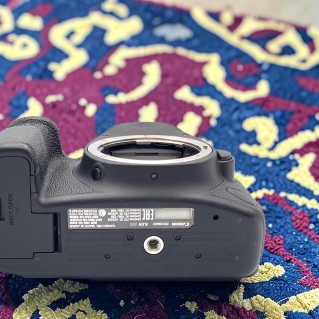 EOS 6D Mark II ボディ