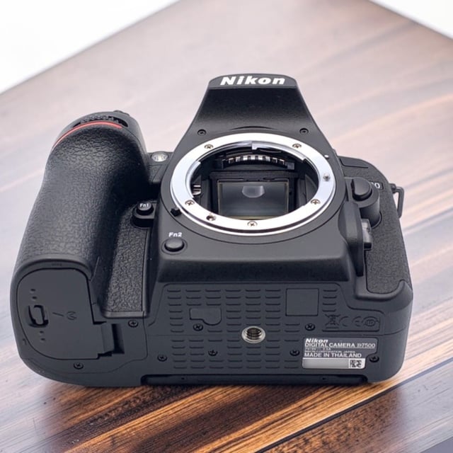 D7500 ボディ
