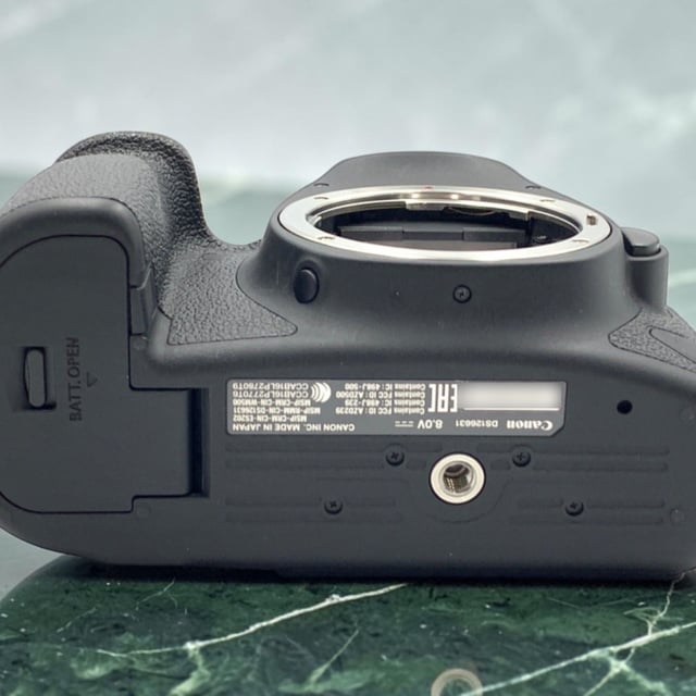 EOS 6D Mark II ボディ