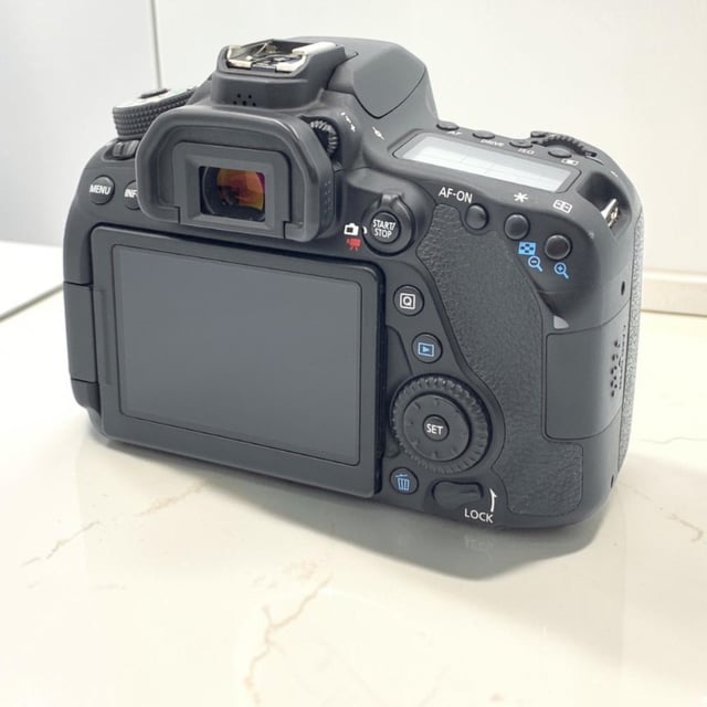 EOS 80D ボディ