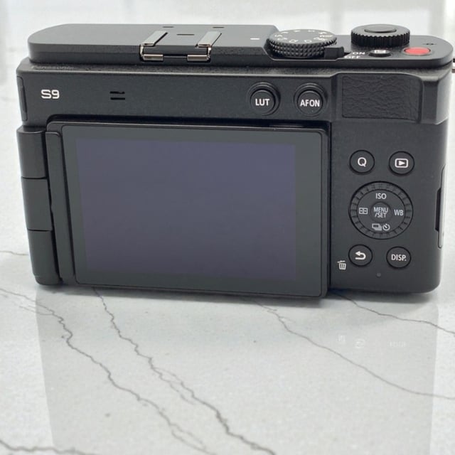 LUMIX S9(DC-S9) ボディ "ジェットブラック"