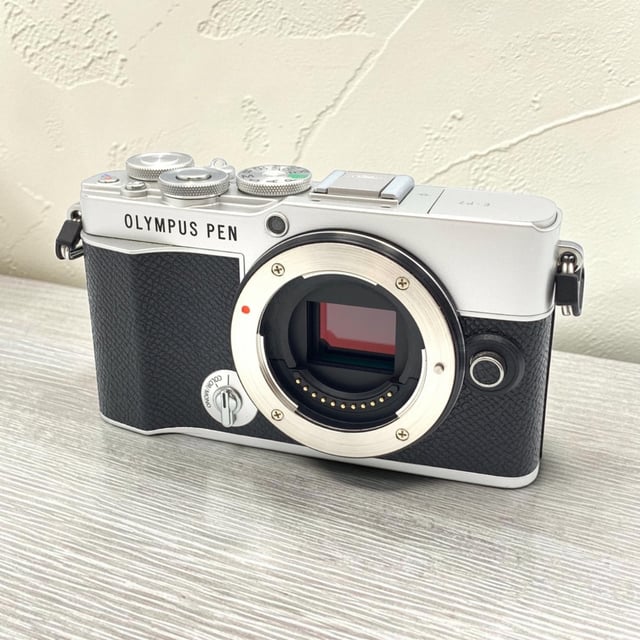 OLYMPUS PEN E-P7 ボディ "シルバー"