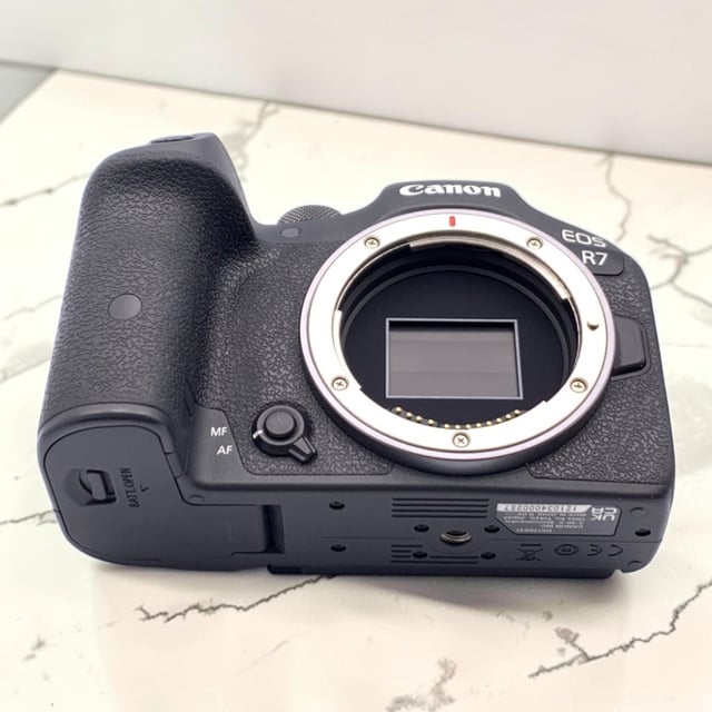 EOS R7 ボディ