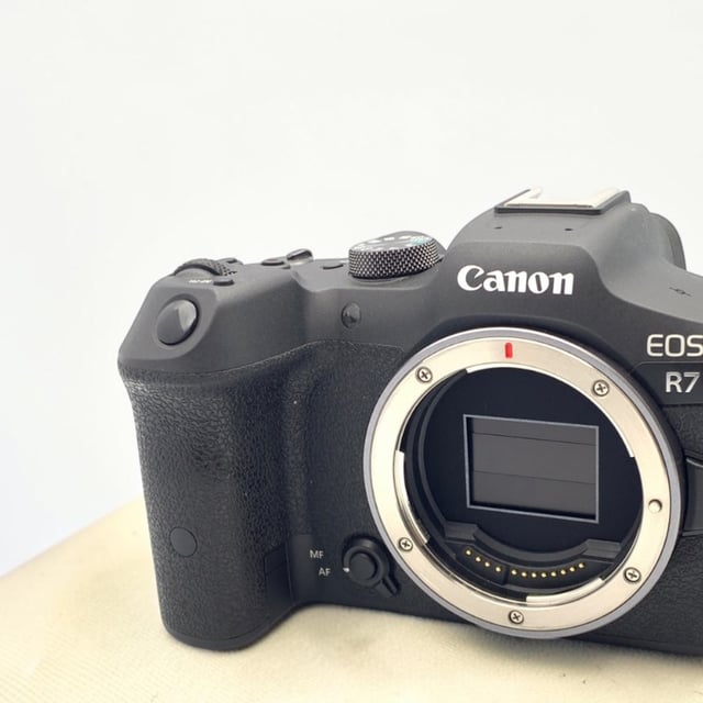 EOS R7 ボディ