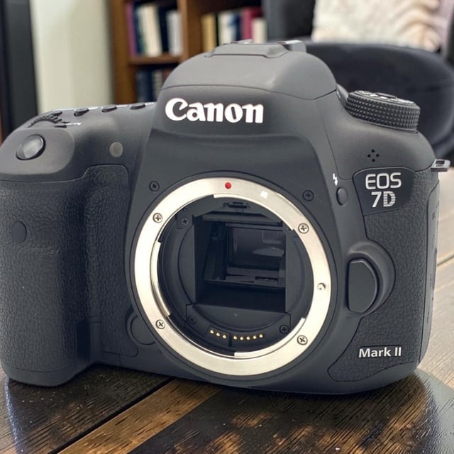 EOS 7D Mark II ボディ