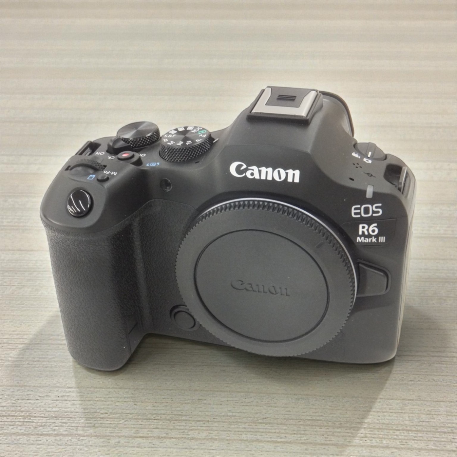 EOS R6 Mark III ボディの中古カメラを買うならみんなのカメラ