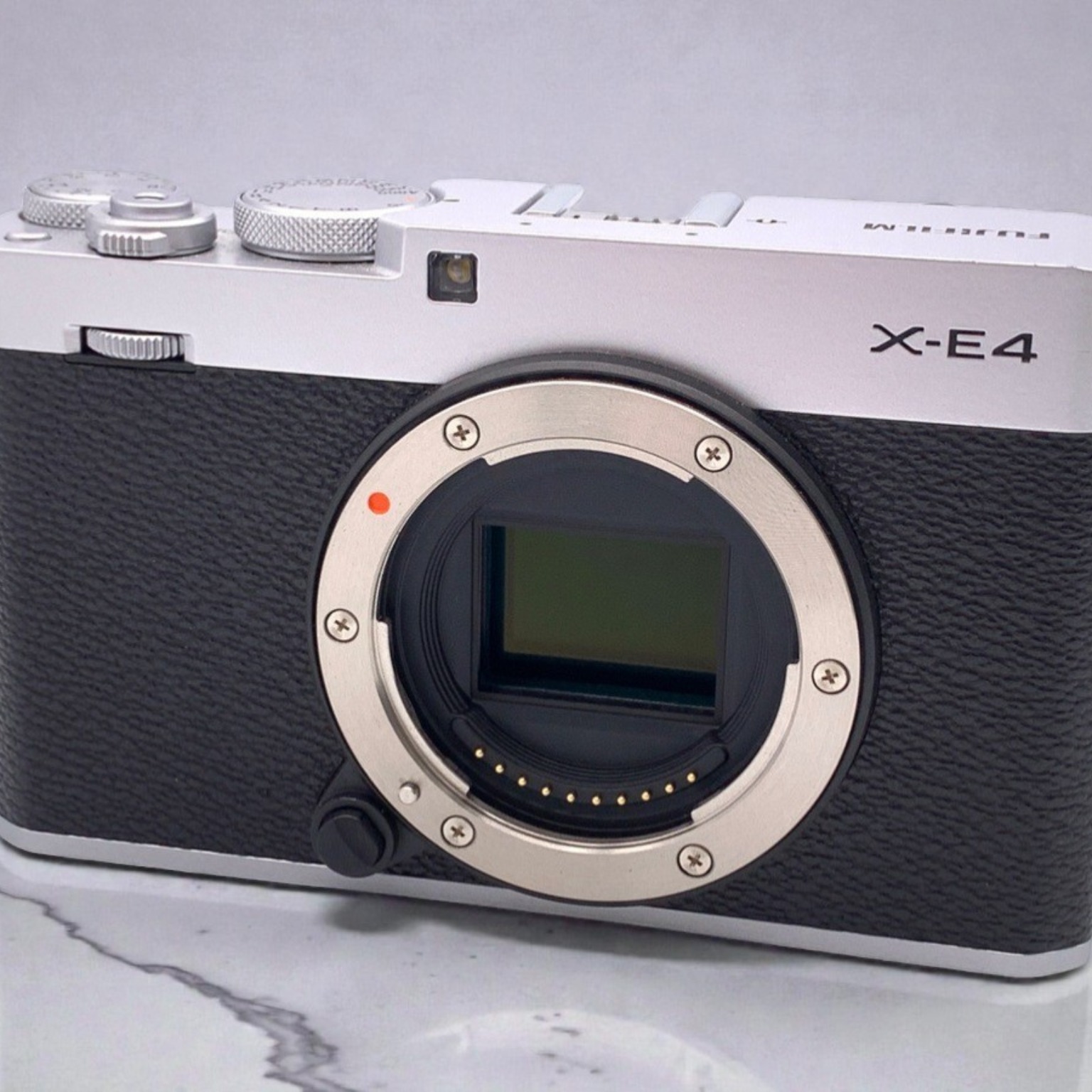 富士フイルム X-E4 ボディ 