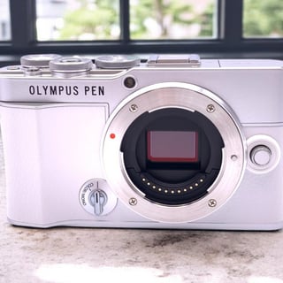 OLYMPUS PEN E-P7 ボディ "ホワイト"