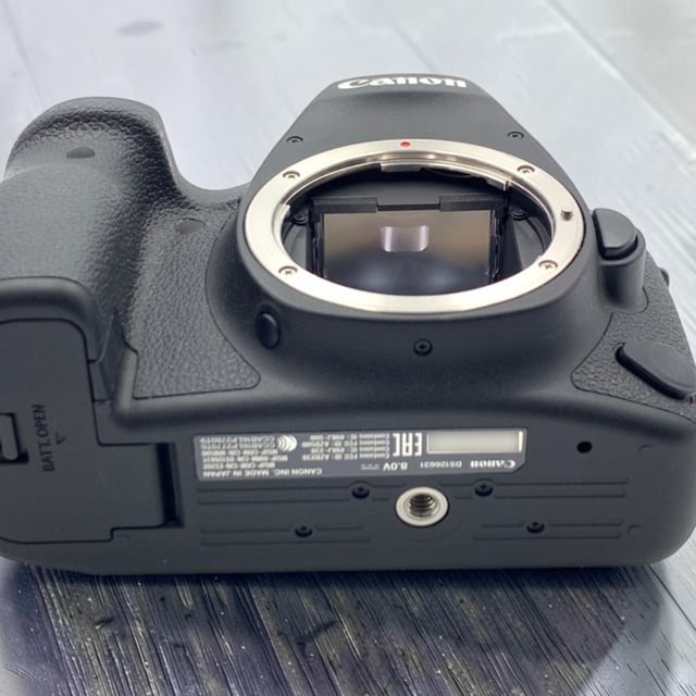 EOS 6D Mark II ボディ