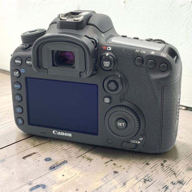 EOS 7D Mark II ボディ