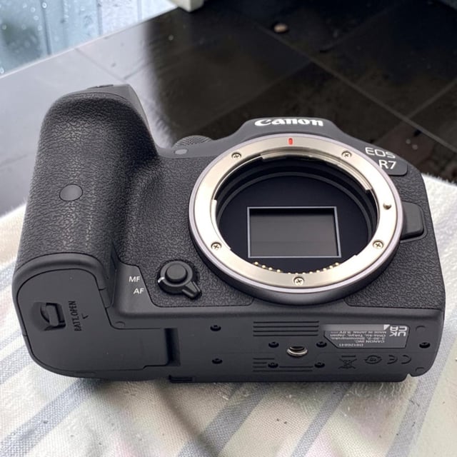 EOS R7 ボディ