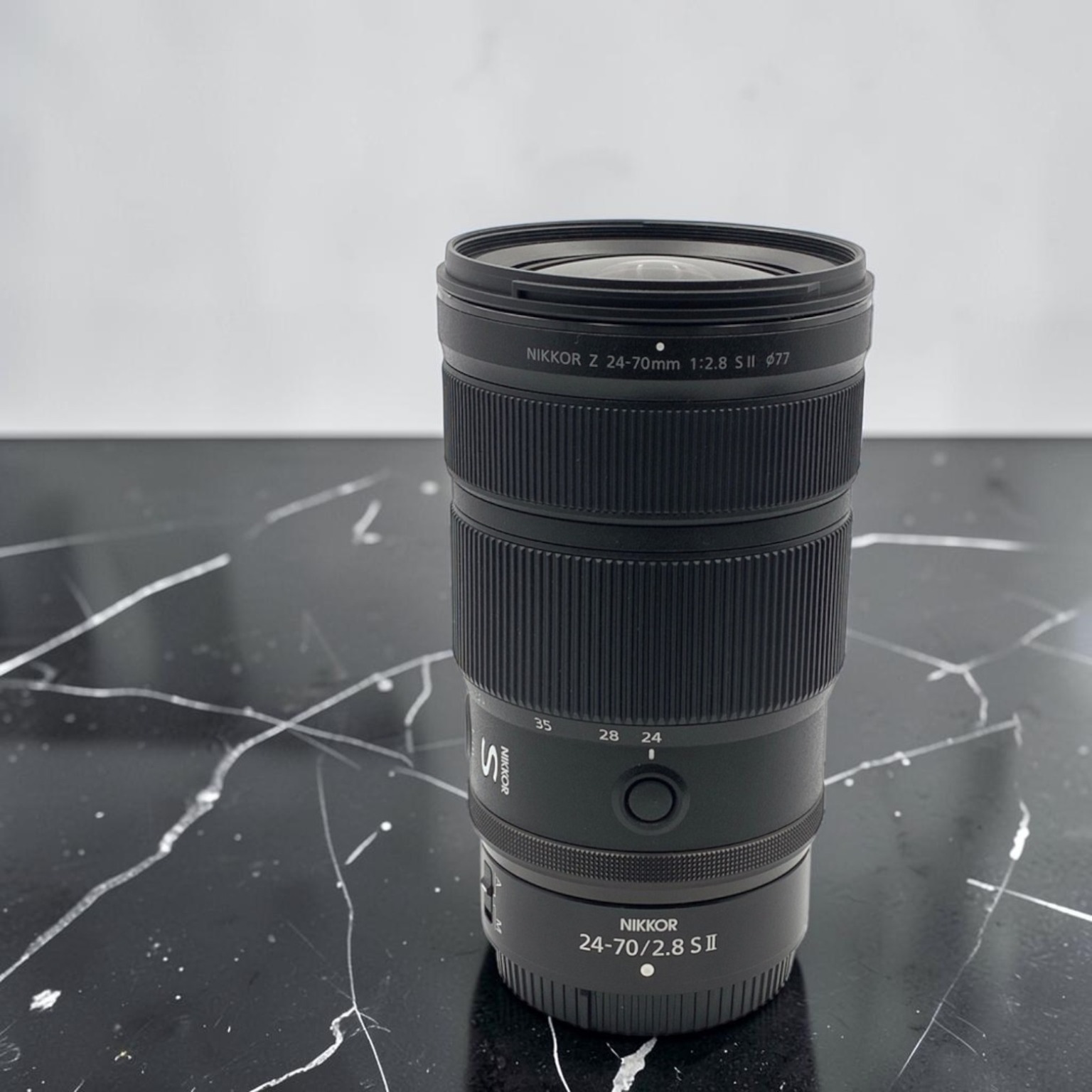 ニコン AF-S NIKKOR 16-35mm f/4G ED VRの新品/中古の在庫一覧