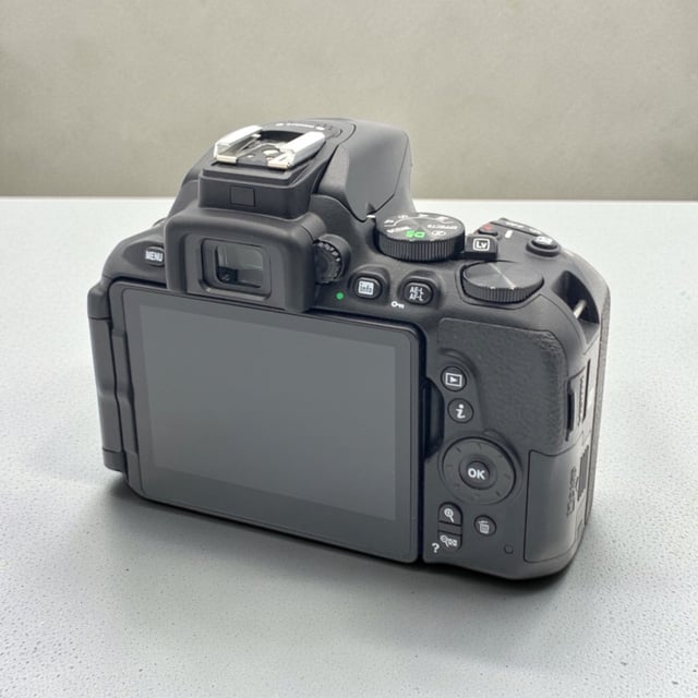 D5600 ボディ