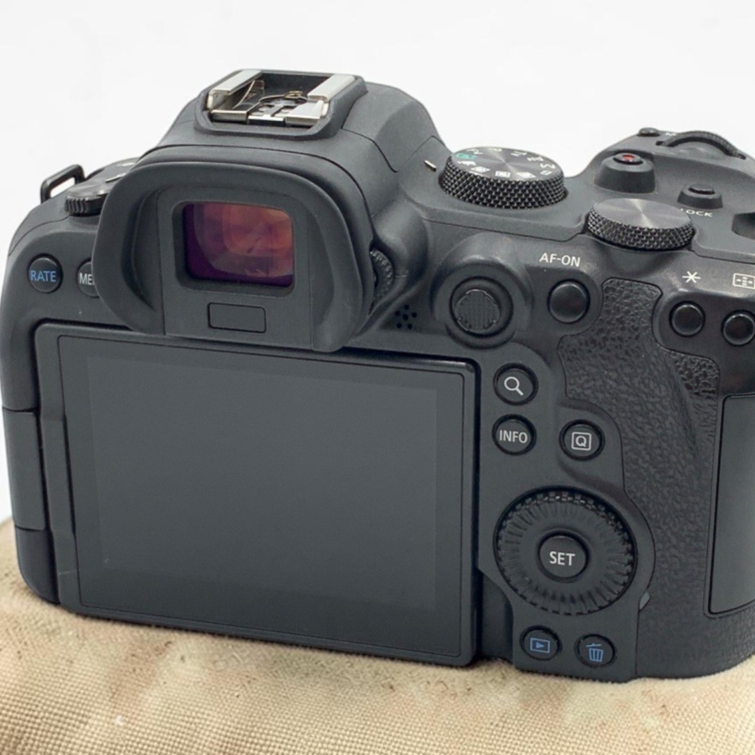 Canon EOS R6 ボディの中古 (良品)・¥148,440 by ervia | みんなのカメラ