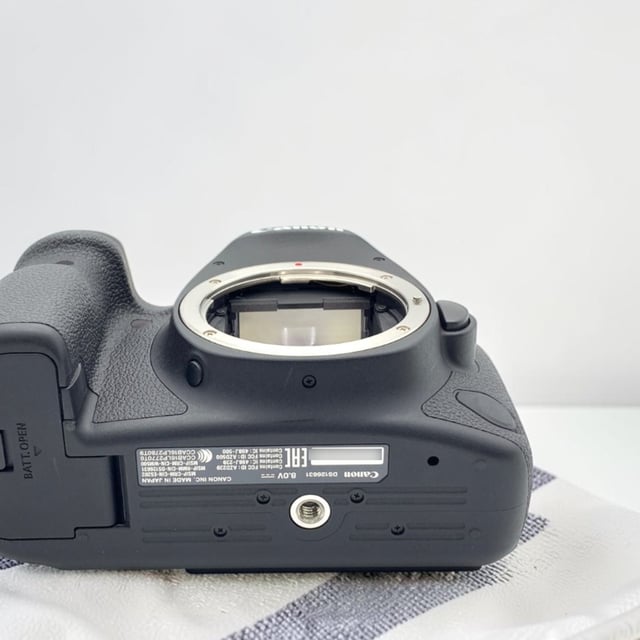 EOS 6D Mark II ボディ