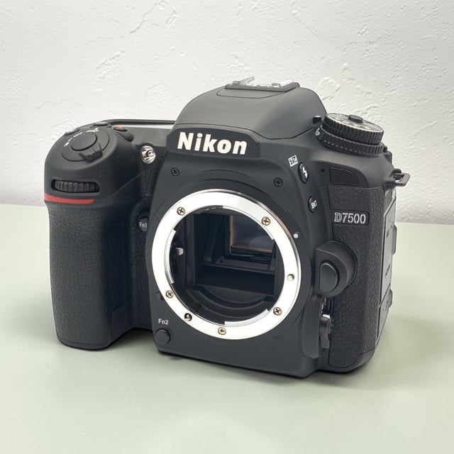 D7500 ボディ