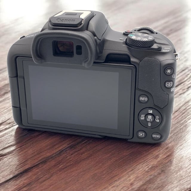 EOS R50 ボディ "ブラック"
