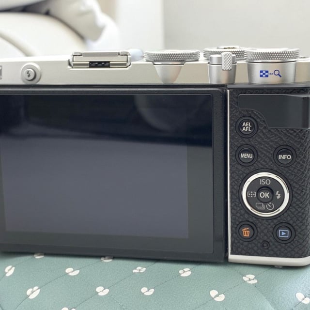 OLYMPUS PEN E-P7 ボディ "シルバー"