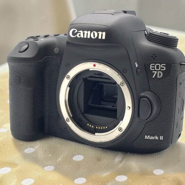 EOS 7D Mark II ボディ