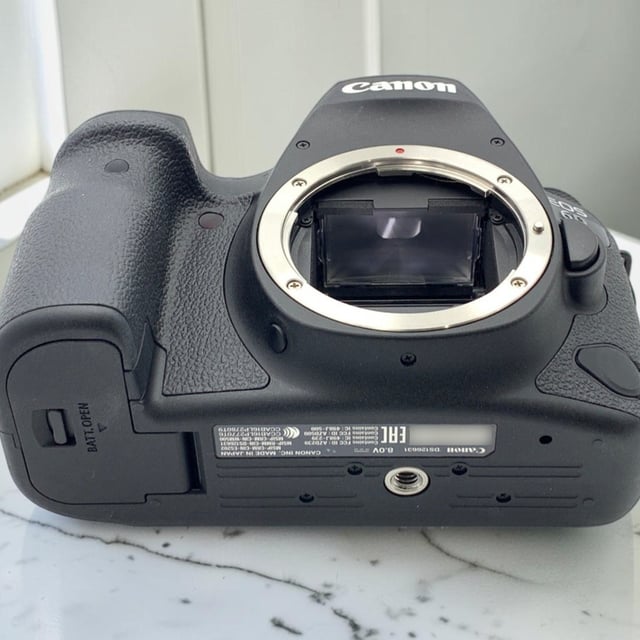 EOS 6D Mark II ボディ