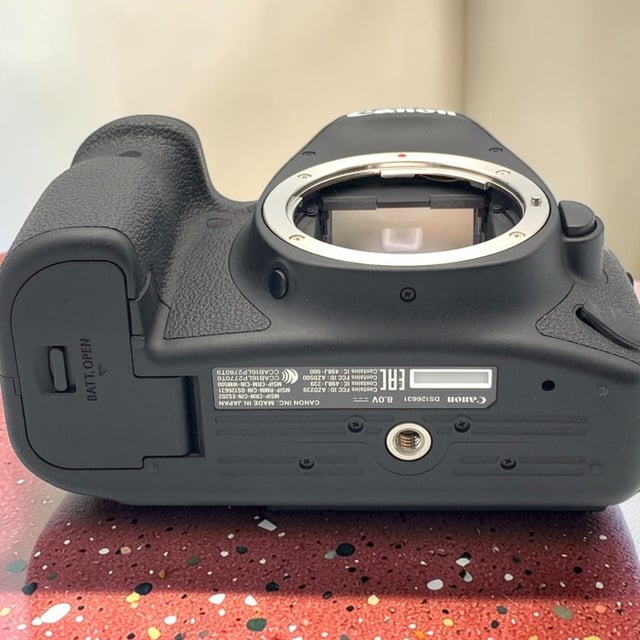 EOS 6D Mark II ボディ