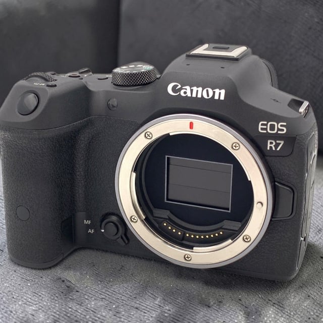 EOS R7 ボディ