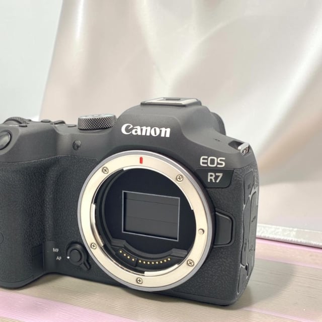 EOS R7 ボディ