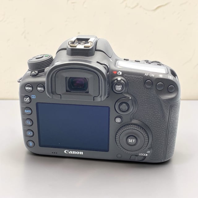 EOS 7D Mark II ボディ