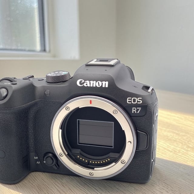 EOS R7 ボディ