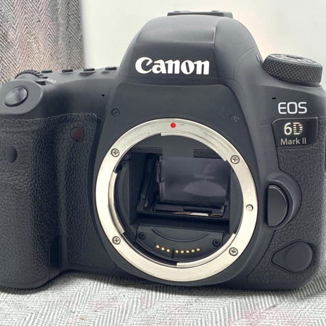 EOS 6D Mark II ボディ