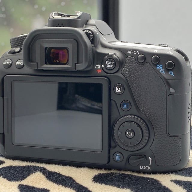 EOS 80D ボディ