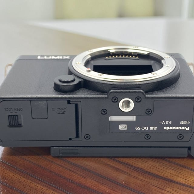 LUMIX S9(DC-S9) ボディ "ジェットブラック"