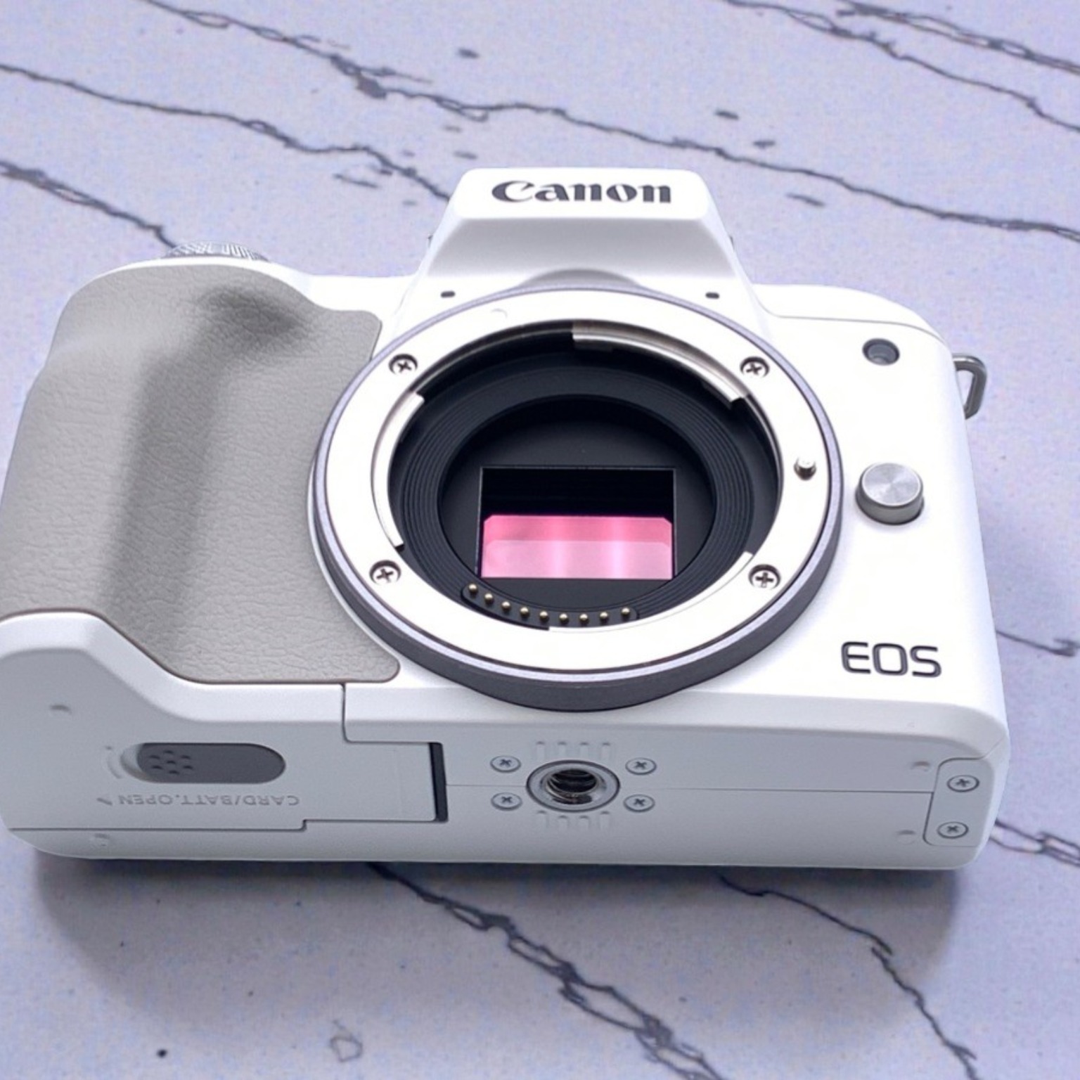 Canon EOS Kiss M2 ボディ 
