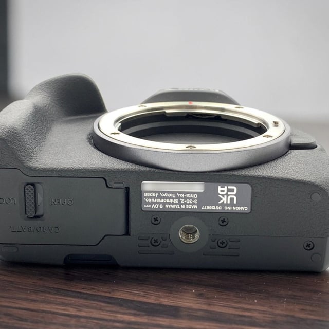 EOS R50 ボディ "ブラック"
