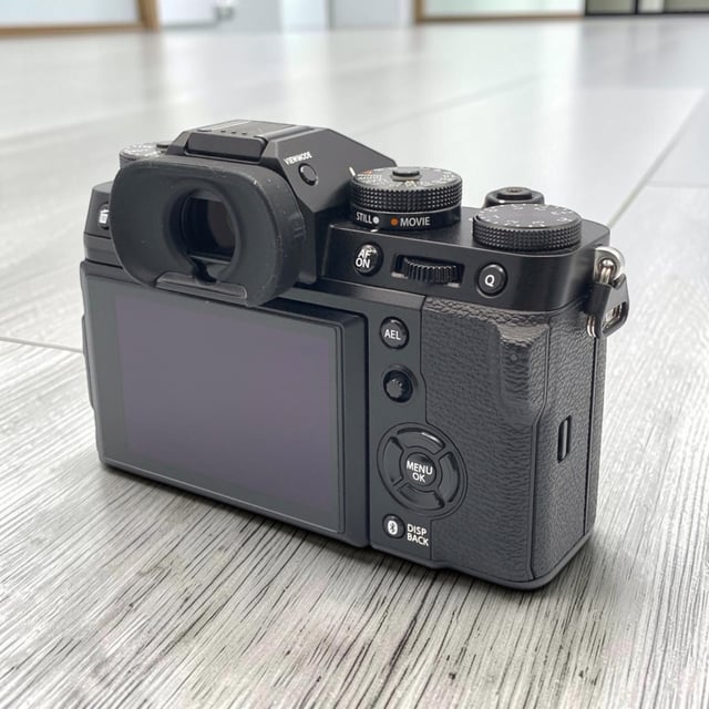 X-T5 ボディ 日英2言語設定モデル "ブラック"